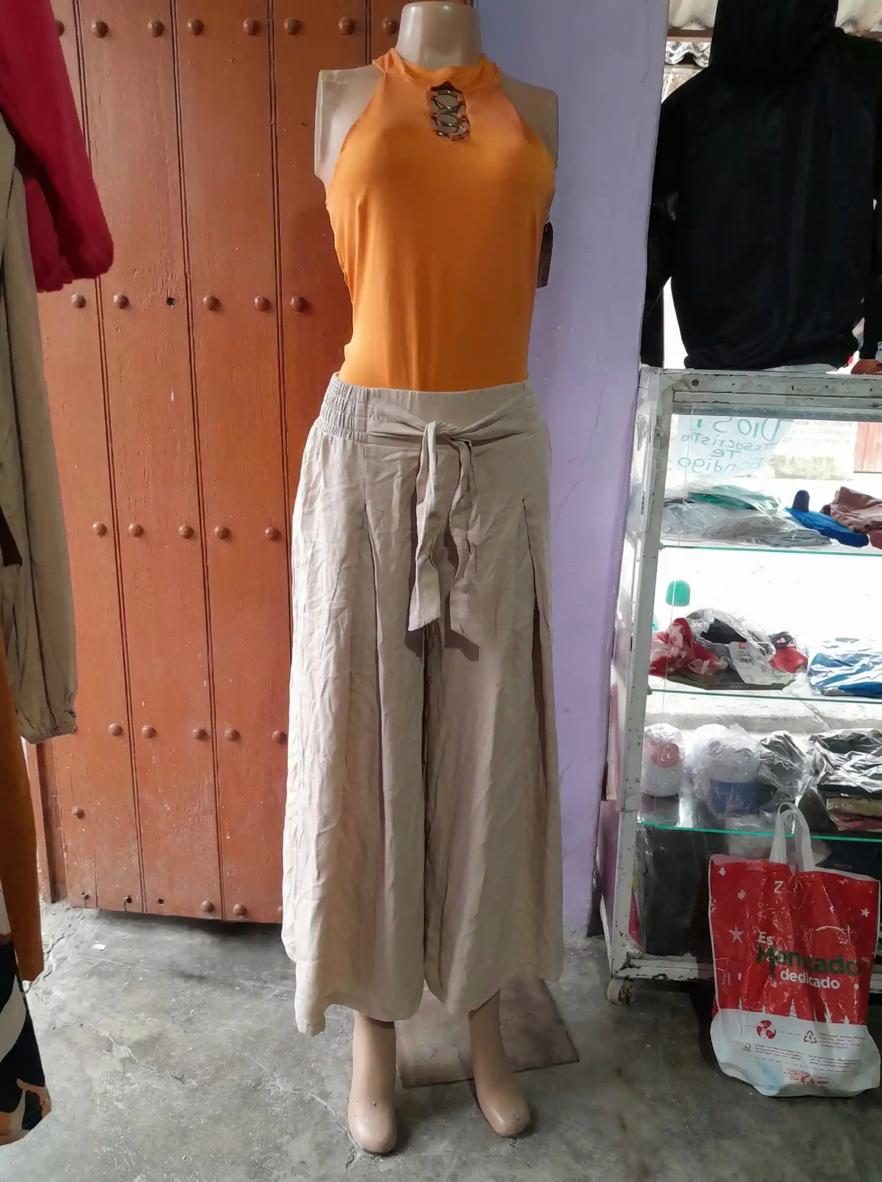 Costura artesanal taller Variedades Samira — Modista Samira Rionegro